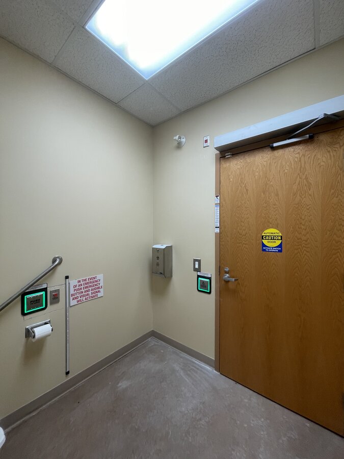 Panic exit device and push bar installation
